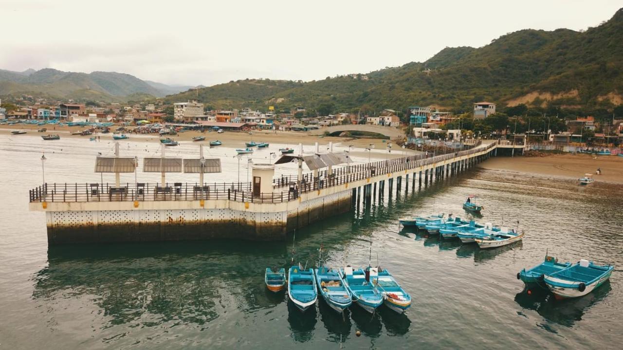 Hostal Humpback Internacional Puerto Lopez Exterior photo